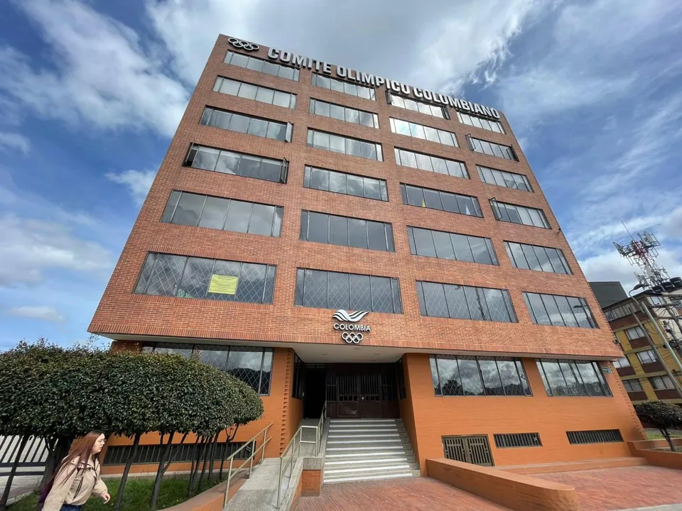 Fotografía de fachada del edificio del Comité Olímpico Colombiano